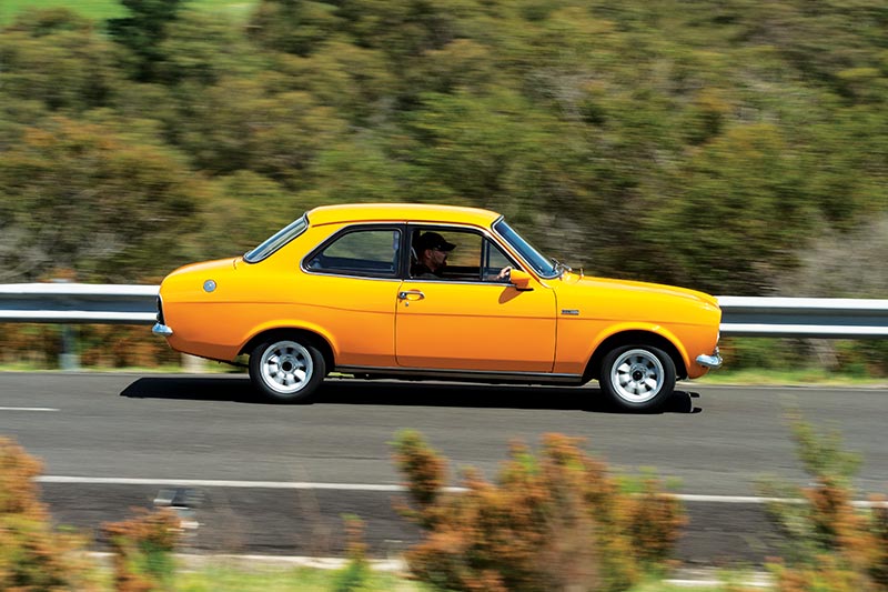 Ford -Escort -onroad -side