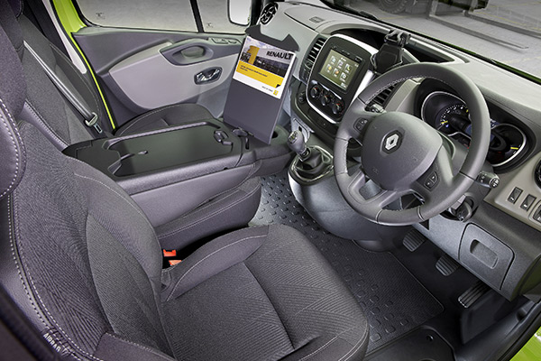 Renault ,-Trafic ,-Review ,-Van -Comparison2
