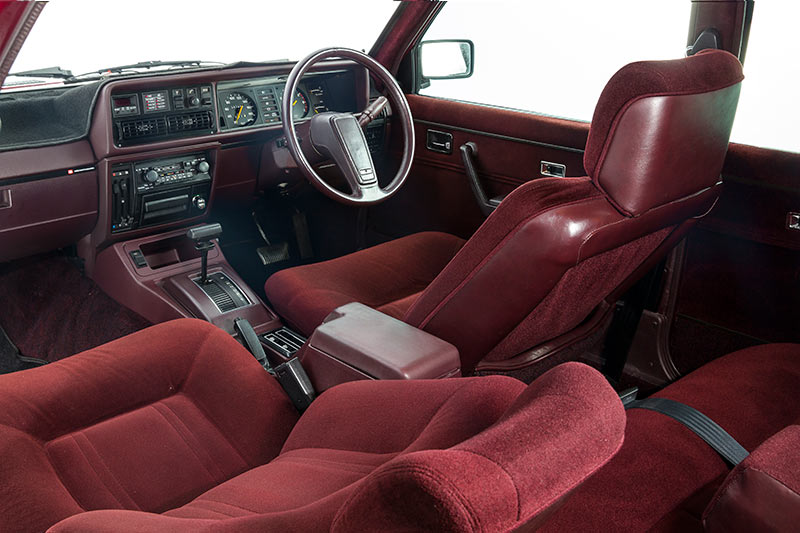 Holden -Commodore -VH-SLE-interior