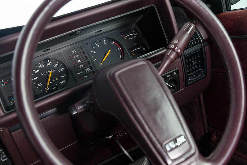 Holden -Commodore -VH-SLE-dash -2
