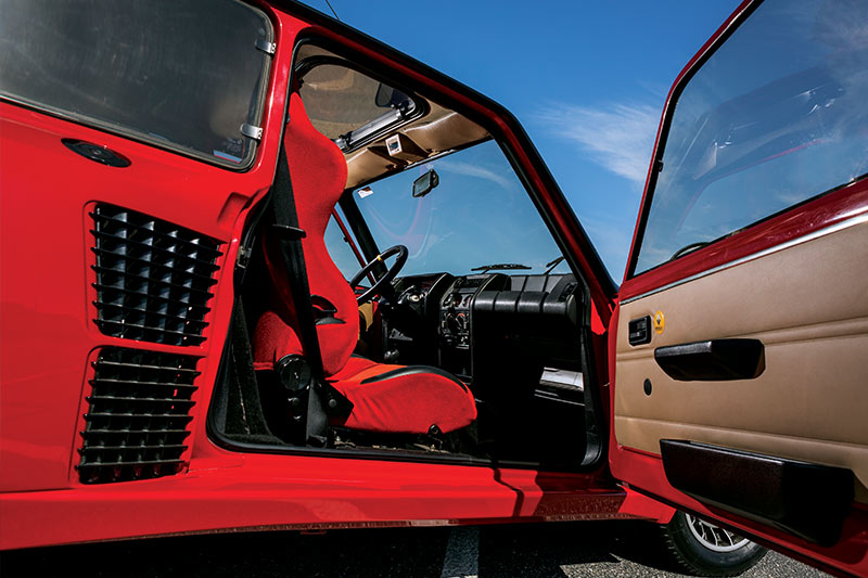 Renault -5-Turbo -2-Data -side -interior