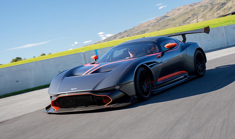 Aston -martin -vulcan -ontrack -3