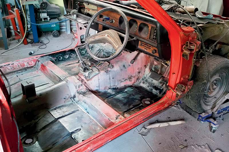 Holden -torana -hatch -interior -before