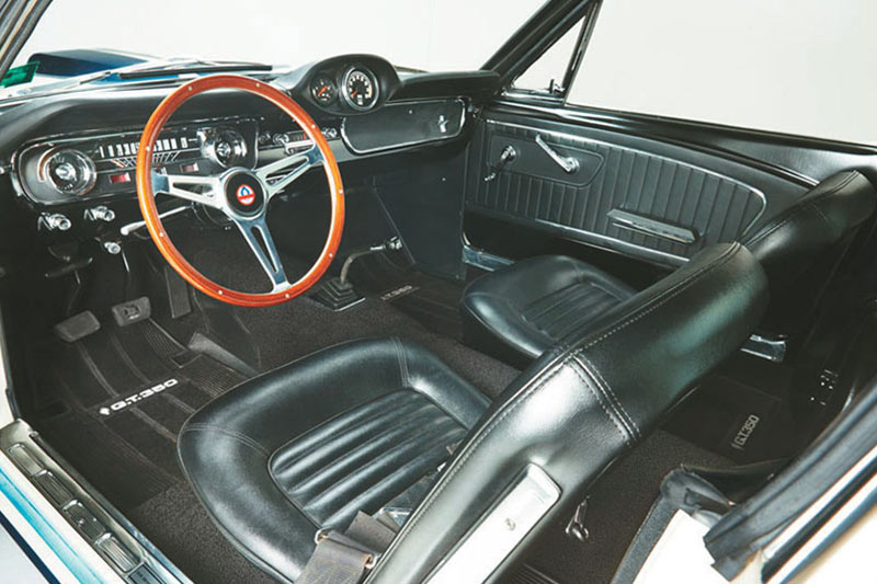 Shelby -mustang -gt 350-interior -front