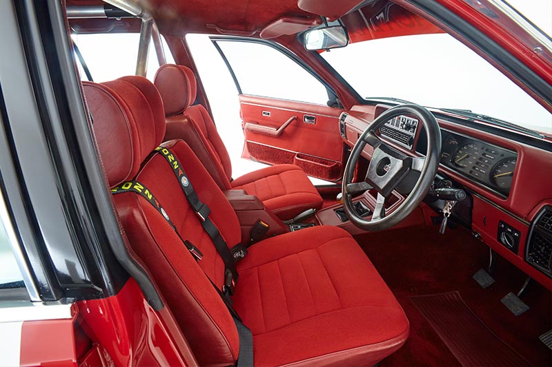 Hdt -commodore -vc -red -interior -front