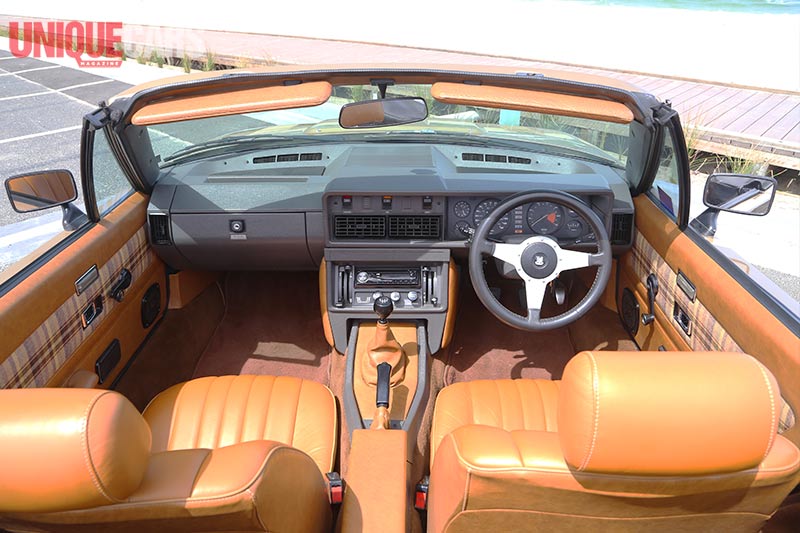 Triumph -tr 8-interior
