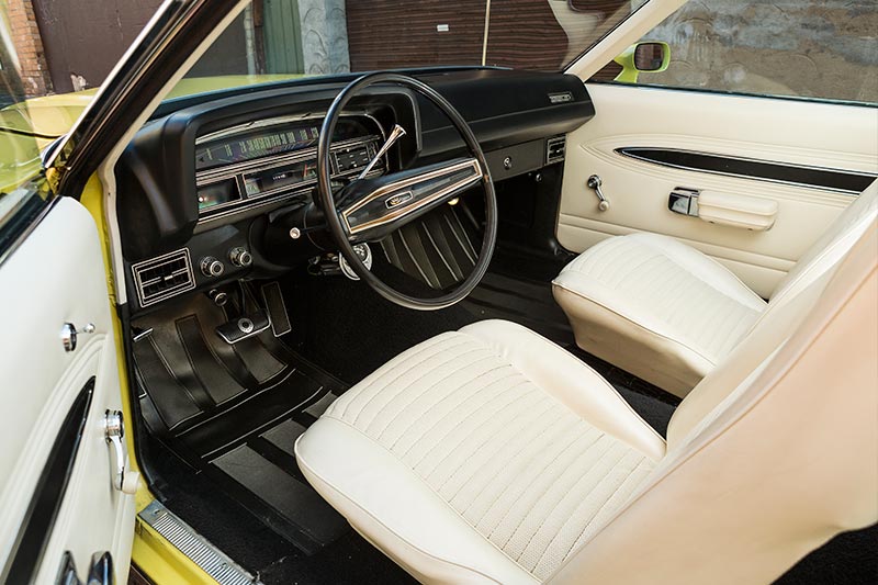 Ford -torino -gt -interior -front