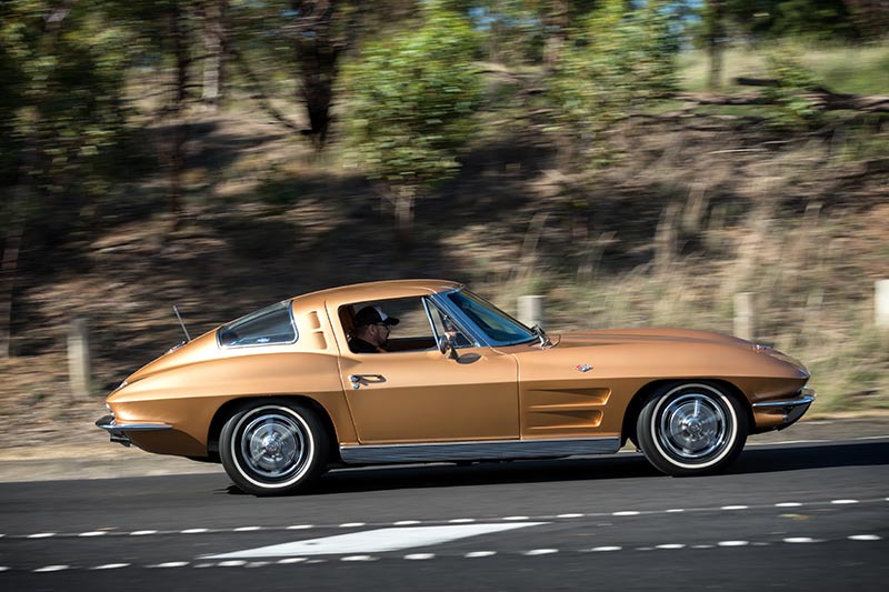 Corvette -stingray -onroad -side
