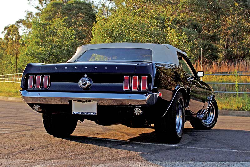 Ford -mustang -convertible -rear