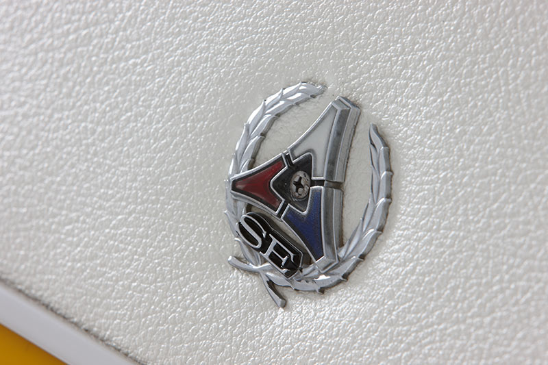 Chrysler -charger -e 55-emblem