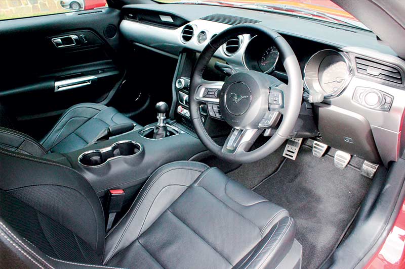 Roush -mustang -interior