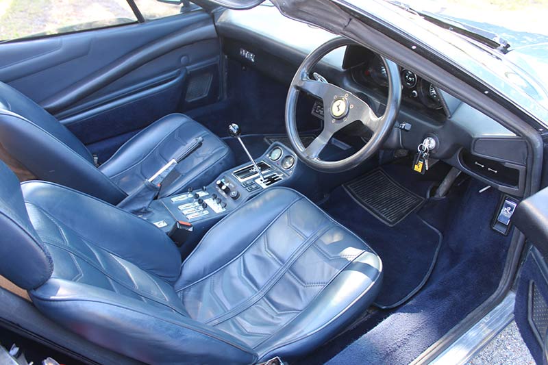 Ferrari -308-interior