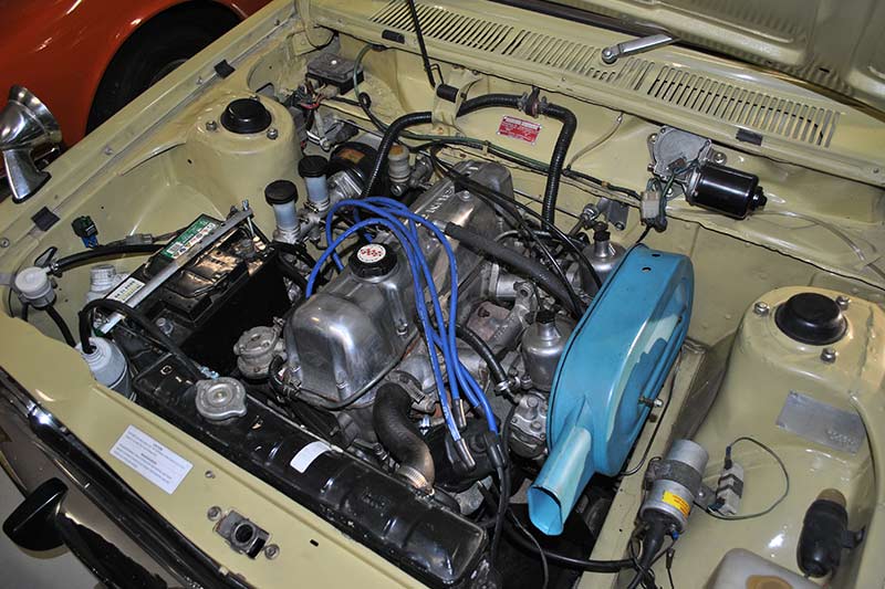 Datsun -1800gl -engine -bay