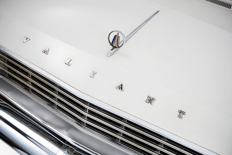 Chrysler -valiant -wagon -emblem