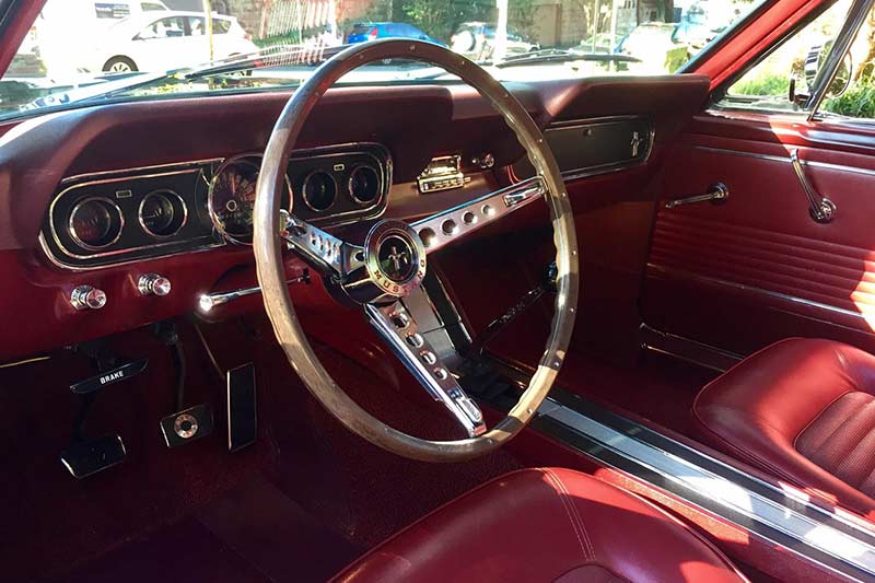 Ford -mustang -interior