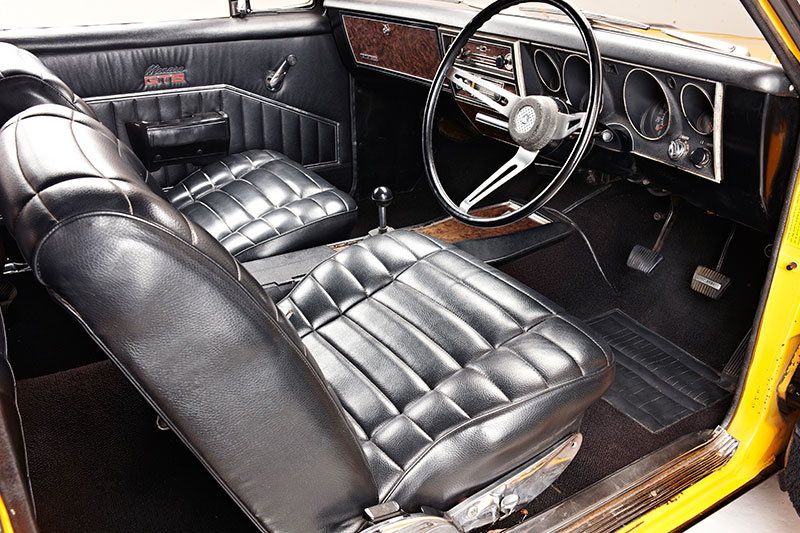 Monaro -HG-GTS-350-interior