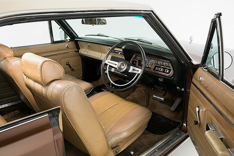 Chrysler -valiant -interior -front