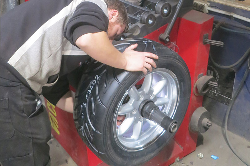 Tyre -fitting -2