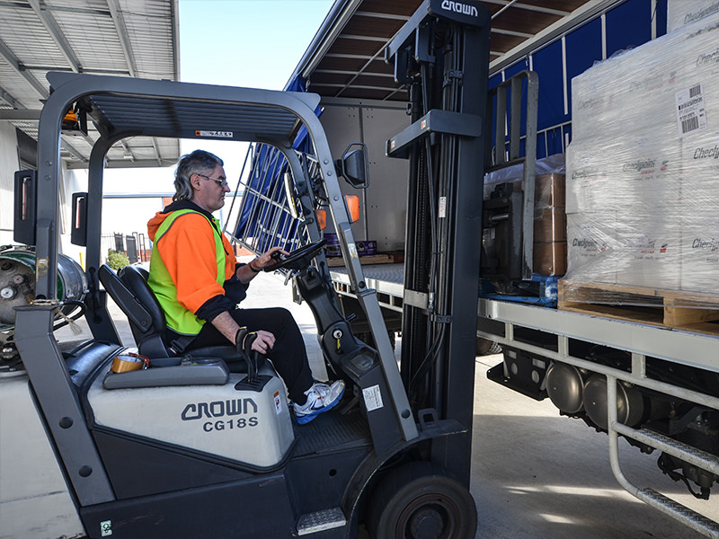  Con Kelly loads freight at Wallara’s Keysborough facility 