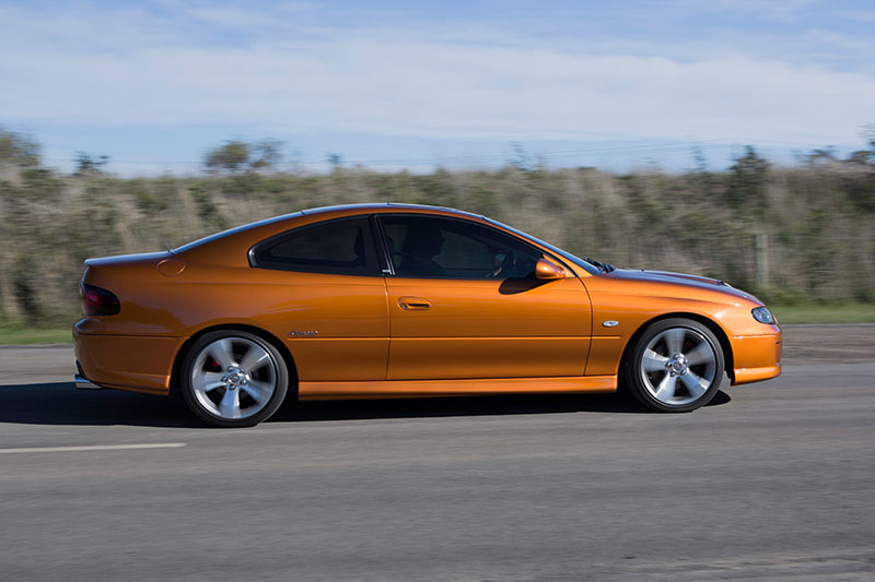 Holden -monaro -cv 8-z -onroad