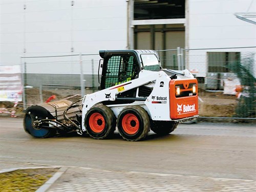 Large -Bobcat -Skid -Steer -Loader -S450-Angle -Broom -IMG_5351_140107