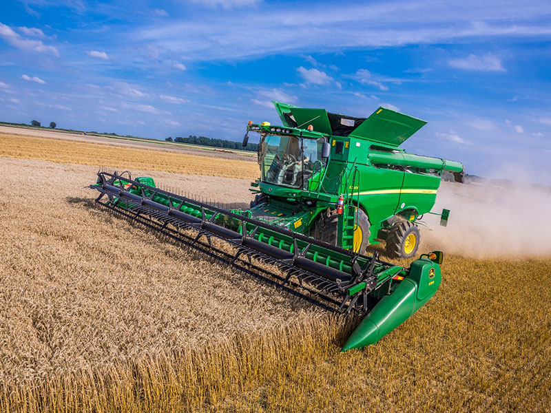 The John Deere s790 combine harvester working a field