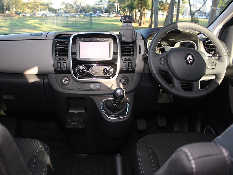  The Trafic’s well laid out interior makes for easy operation, except maybe for the ignition key 