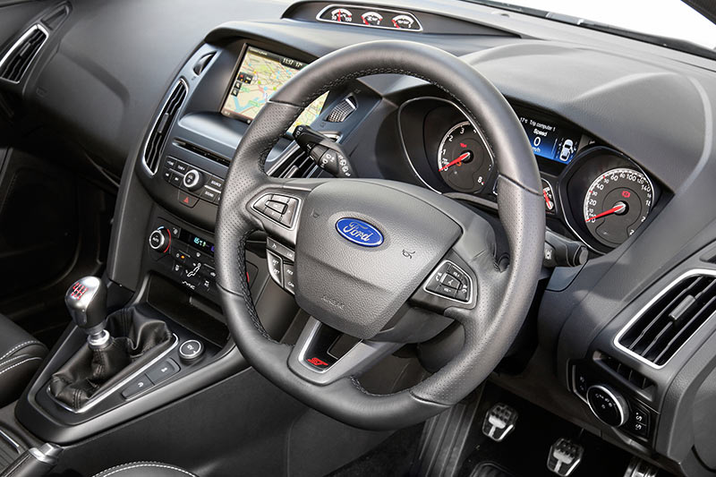 Ford -focus -interior -2