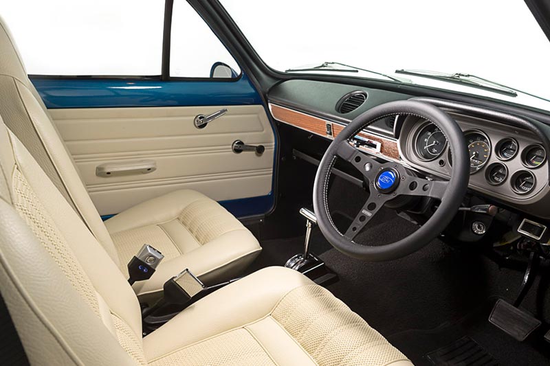 Ford -escort -resto -interior -front