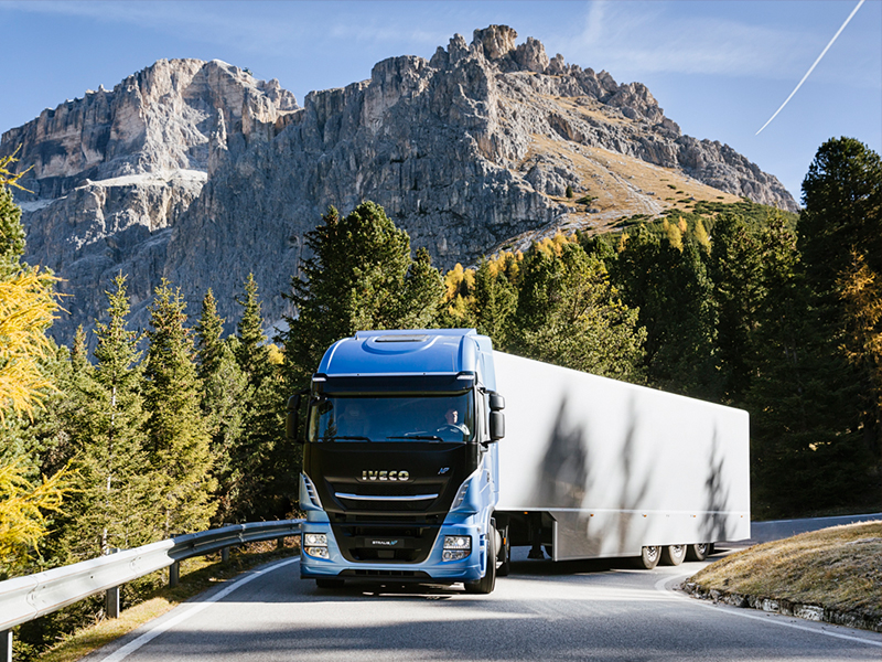  The Iveco Stralis on long-haul, well suited to the Cursor 13 NG’s 1500km range
 
