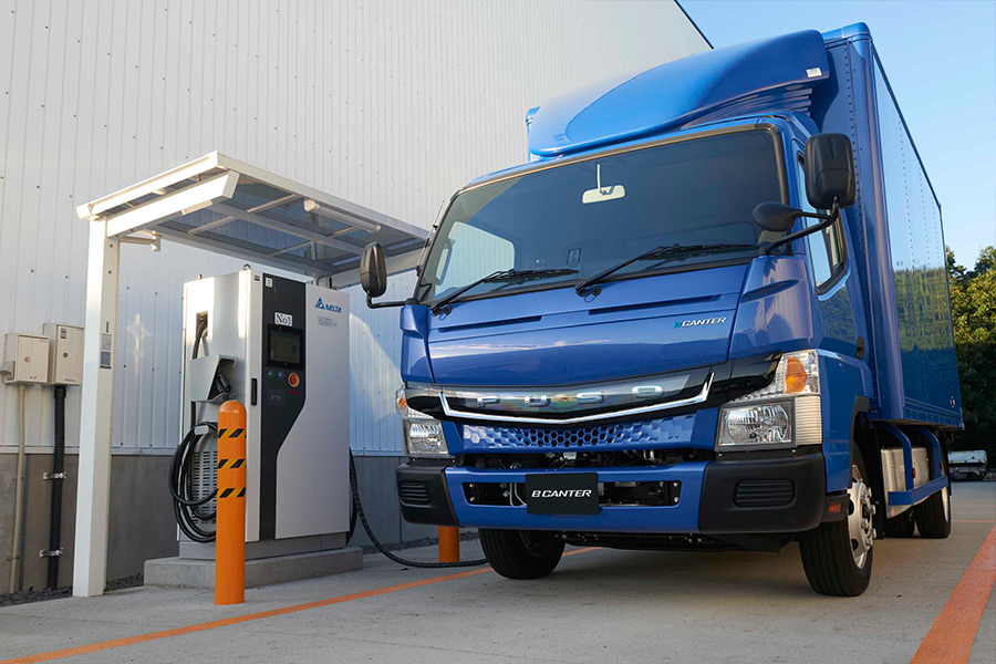  Fuso eCanter. For the first time, an electric truck is in production. 