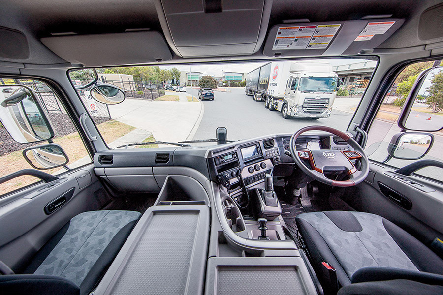  Wide view of a well-equipped Quon cab. Comfortable, practical and a touch of class
