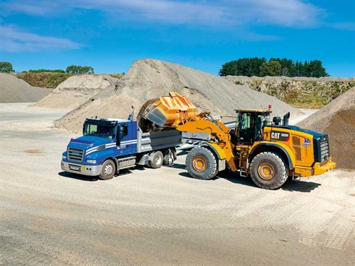 KB-Quarries -CAT-980M-Loader -051---crop -at -edge -of -bucket