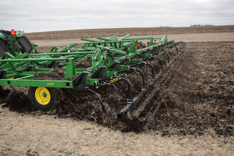 John -Deere -2430-chisel -plow