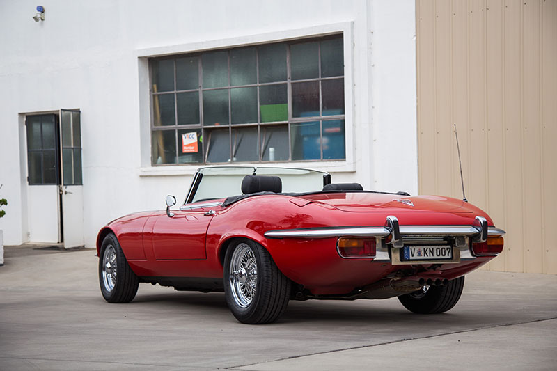 Jaguar -E-type -rear -quarter