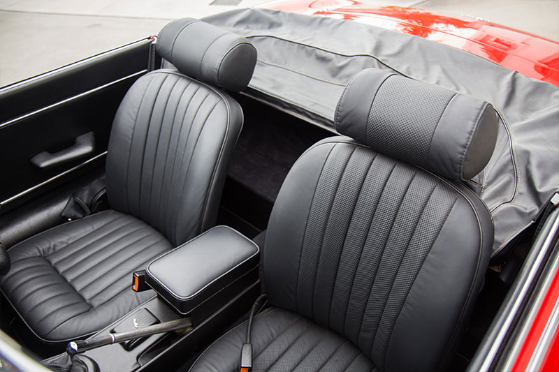 Jaguar -E-type -interior -seats