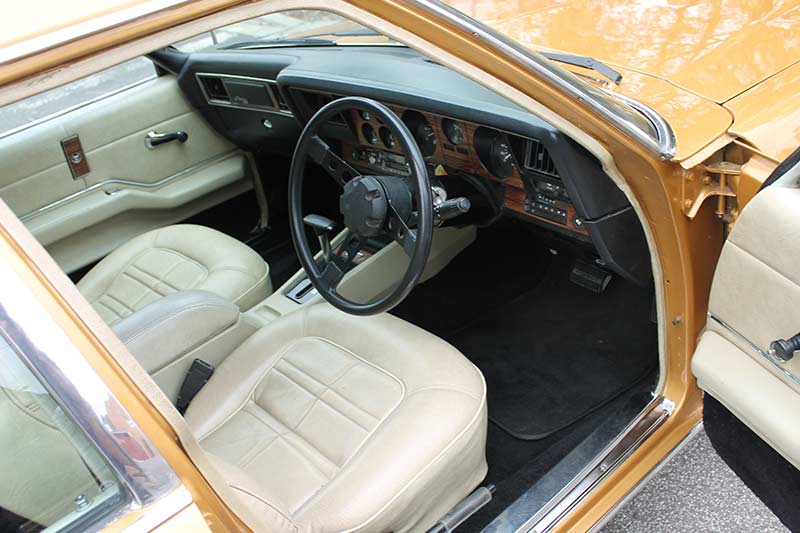Holden -hx -interior