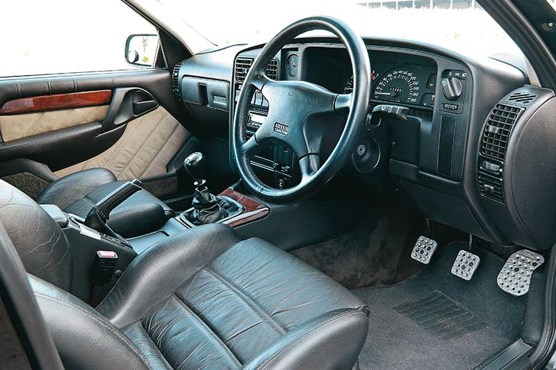 Lotus -carlton -interior