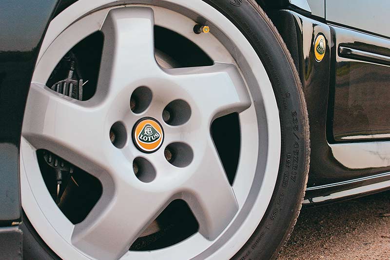 Lotus -carlton -wheel