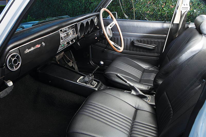 Mazda -rx 2-interior
