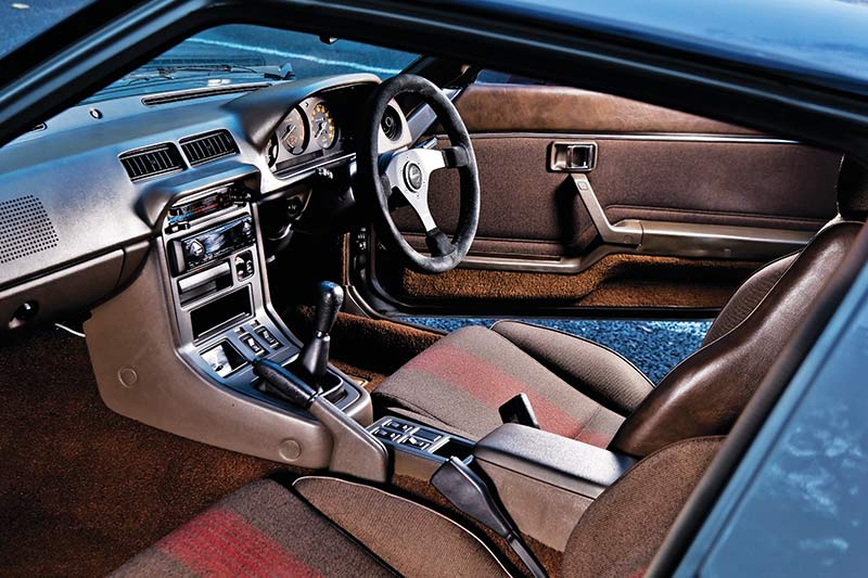 Mazda -rx 7-interior