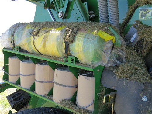 JD 990 Variable Chamber Round Baler Twine Storage