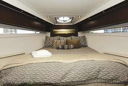 CRUISERS YACHTS 41 CANTIUS CABIN