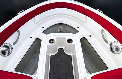 Bayliner 195 Bowrider bow storage