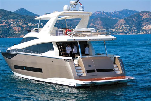 Prestige 750 boat